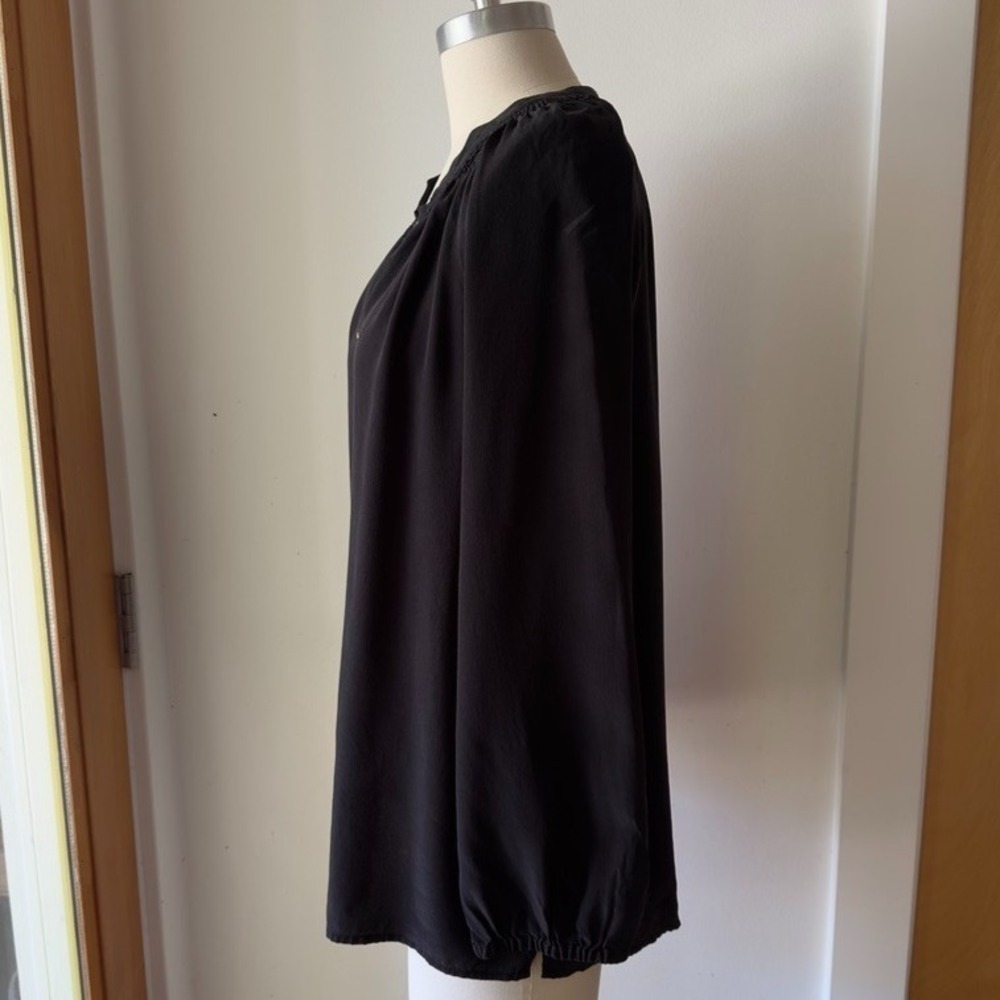 Lilly Pulitzer Elsa 100% Silk Long Sleeve Flowy Top-3 Button V-neck-Onyx-Size Lg - Picture 15 of 16